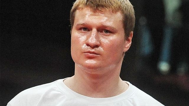 Поветкин победил в Москве камерунца Такама