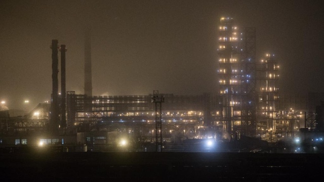 Московскому НПЗ продлили срок получения разрешения на выбросы в атмосферу 