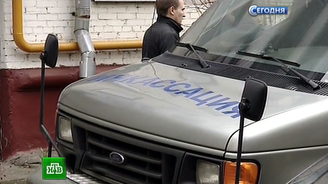 Двое инкассаторов задохнулись в служебном авто в Омской области