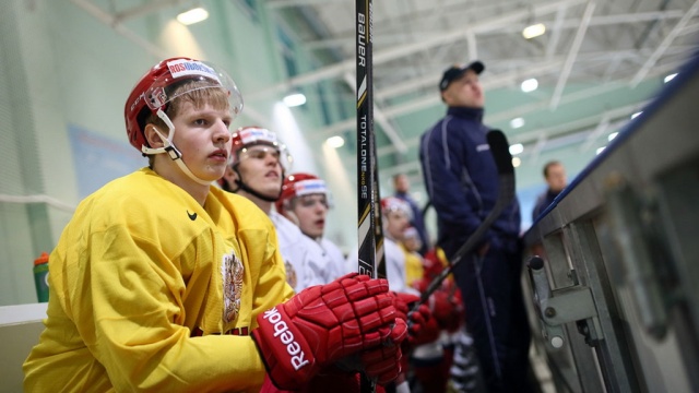 Тренеры молодежной сборной России назвали состав на хоккейный ЧМ