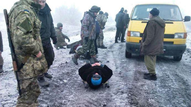 В Луганской области автомобиль с мирными гражданами подорвался на фугасе