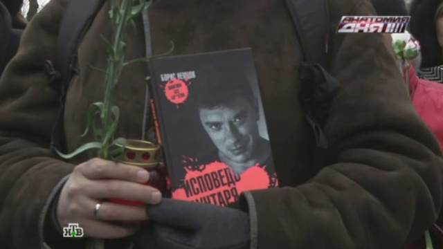 На похоронах Немцова образовалась многокилометровая очередь и давка