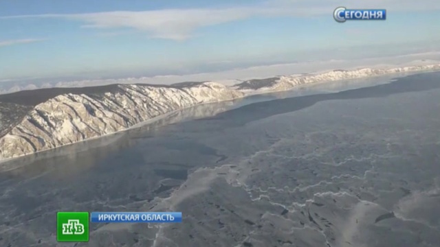 Тонкий лед Байкала таит в себе множество опасностей