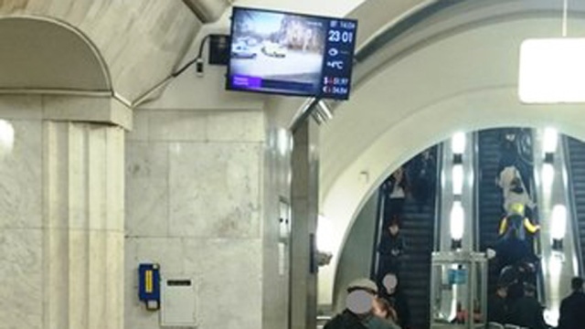 Жители Москвы жалуются на трансляцию порнографии в метро