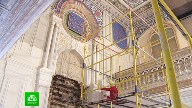 Реставраторы представили обновленный алтарь Малой синагоги в Петербурге