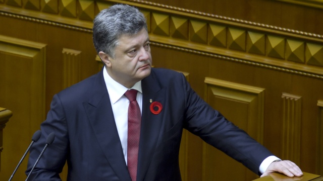 Новые законы: Порошенко отказал Украине в участии в Великой Отечественной войне
