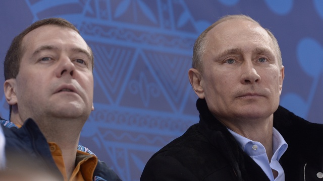 Путин и Медведев осмотрели строящийся в Сочи детский образовательный центр