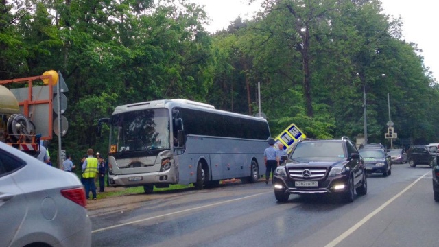 Под Красногорском бензовоз врезался в автобус с ехавшими на ЕГЭ школьниками