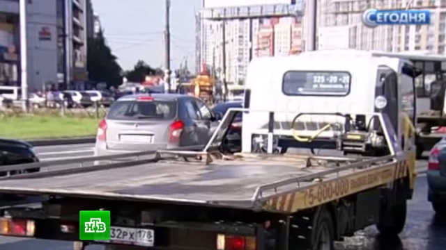В Петербурге эвакуировали тонированный автомобиль с двухлетним ребенком