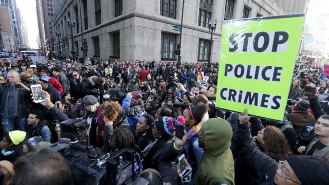 В Чикаго прошел марш протеста против произвола полиции