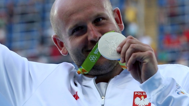 Польский атлет продает медаль Олимпиады ради больного ребенка