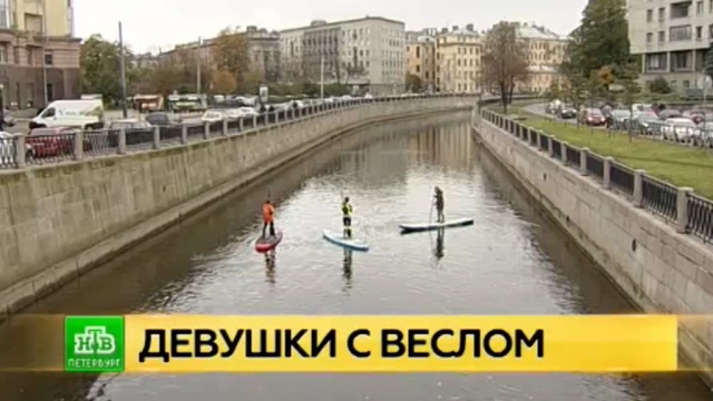 Питерские SUP-сёрферы проинструктировали желающих отправиться в заплыв с веслом
