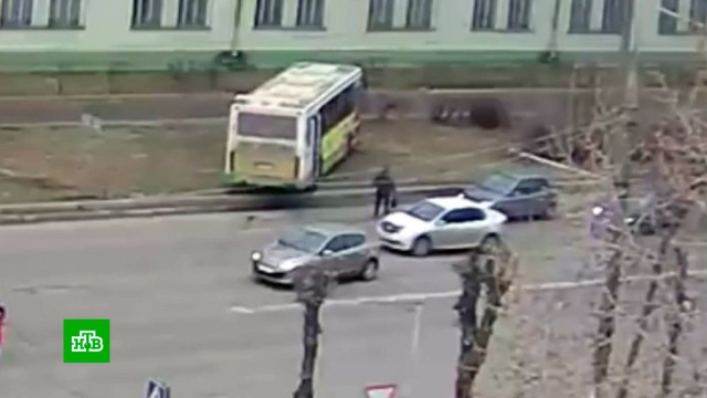 Водитель автобуса в Рыбинске потерял сознание во время движения: видео