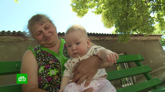 Рождение под пулями: война не отбила у жителей Донбасса желания заводить детей