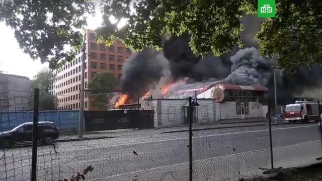 Крупный пожар в центре Петербурга локализован