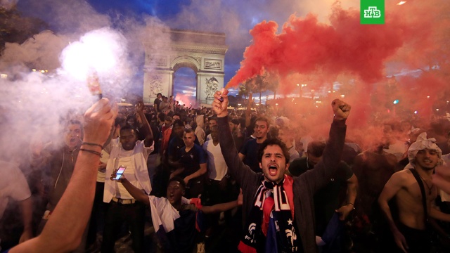 Семь человек задержаны в Париже после стычек фанатов с полицией
