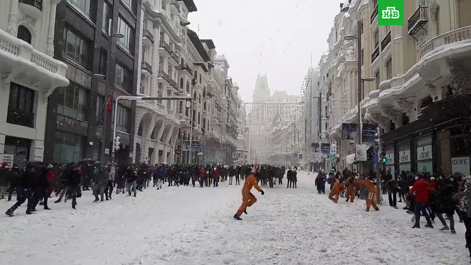 Где зима мягкая. Испания Мадрид зимой. Мадрид зимой 2021. Снегопад в Испании. Испания Валенсия в снегу.