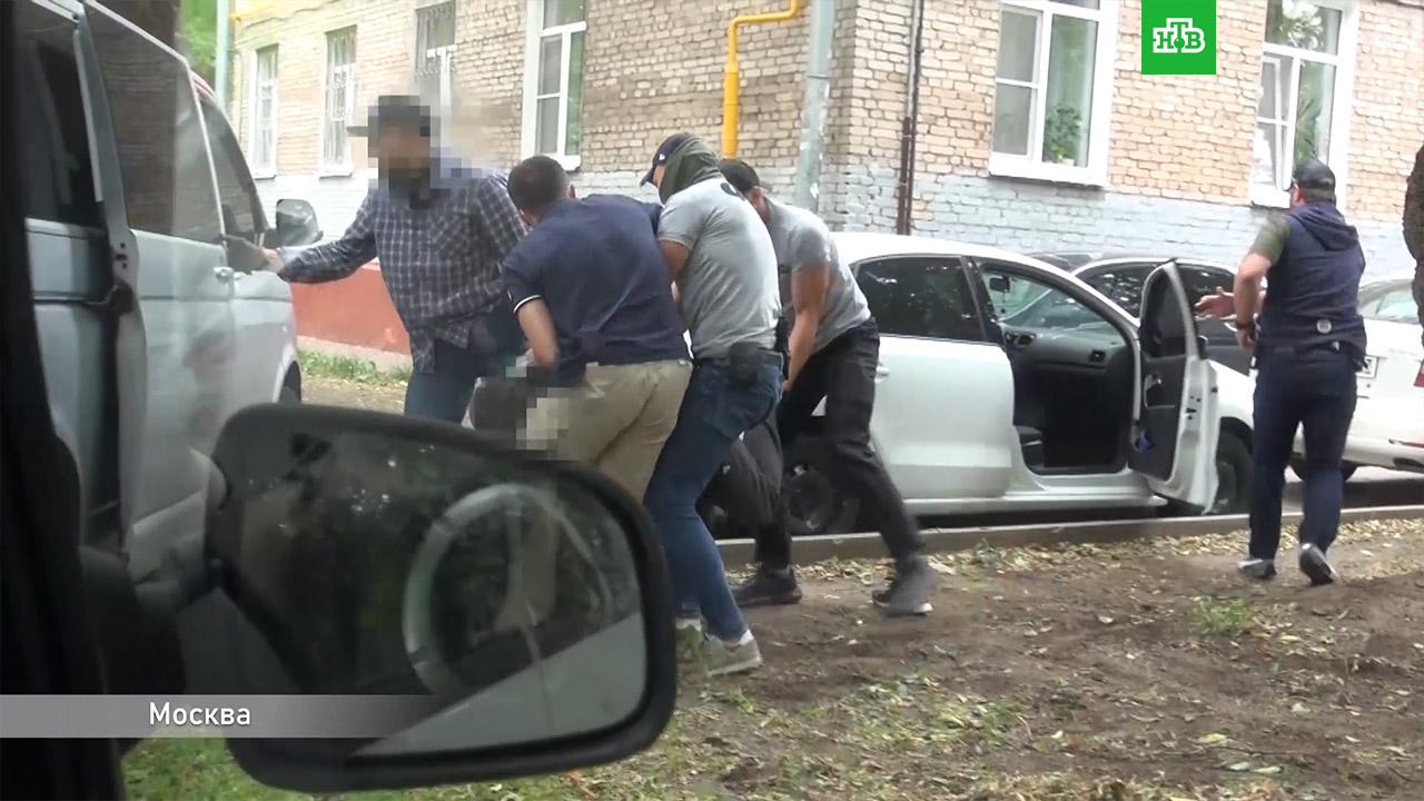 Куда делся террорист которого обезвредил зритель. Предотвратили взрыв в Москве. Задержание бандитов в Астрахани.