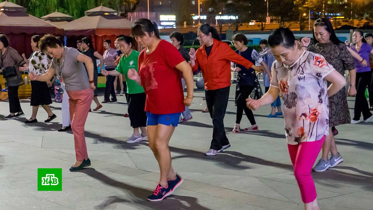 танцы на площади китая